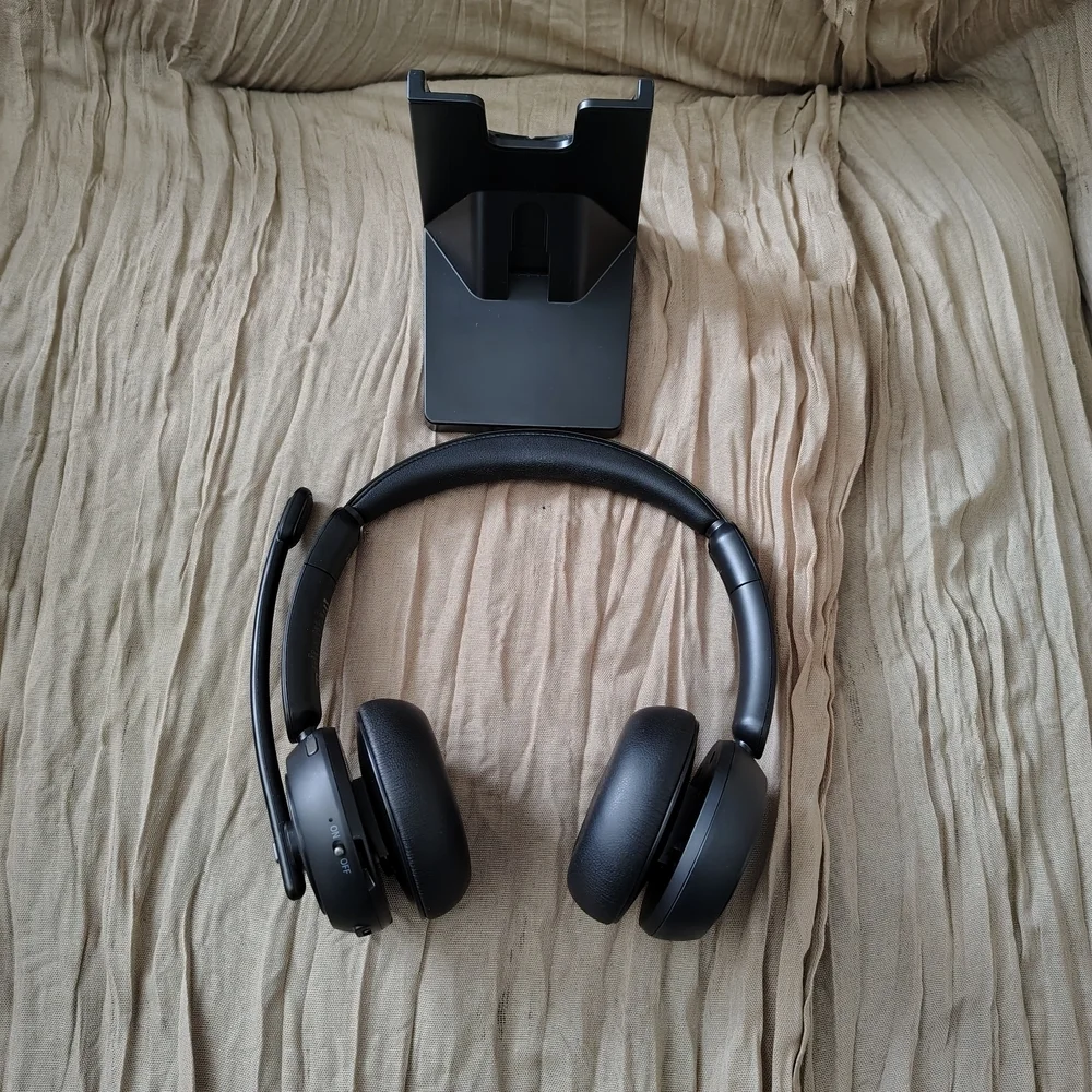 LEVN Bluetooth Headset LE-HS013 w Charging Stand USB Dongle Noise Canceling